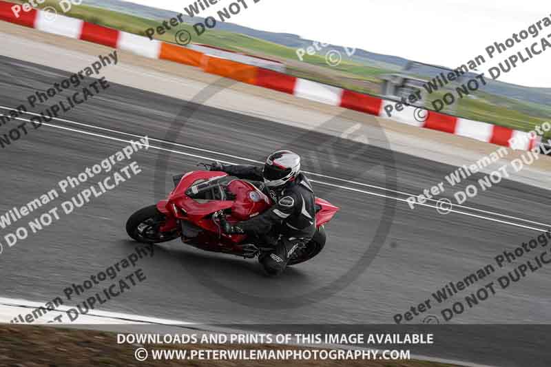 cadwell no limits trackday;cadwell park;cadwell park photographs;cadwell trackday photographs;enduro digital images;event digital images;eventdigitalimages;navarra;no limits trackdays;peter wileman photography;racing digital images;trackday digital images;trackday photos